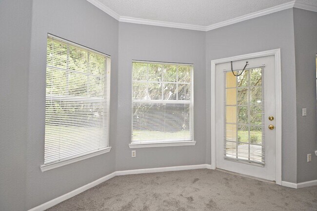 Building Photo - Sanford Condo