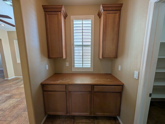 Building Photo - 4 Bedroom 2.5 Bathroom Gate Copper Canyon ...