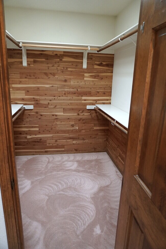 Building Photo - Move In Ready Near UNM and Nob Hill!! This...