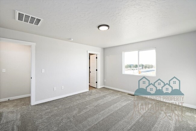 Building Photo - 3891 N Chelmsford Ave