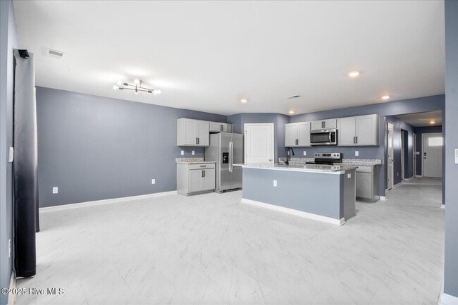 Building Photo - 1618 Raptor Ter NE