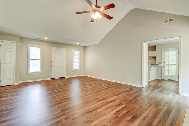 Building Photo - 203 Wagon Wheel Way