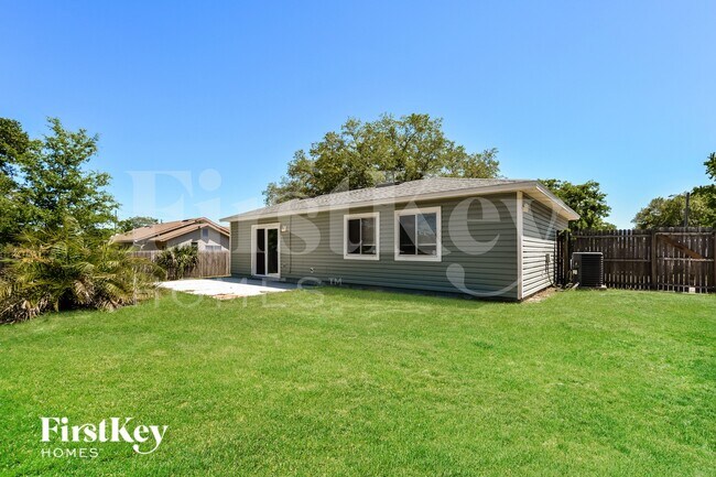 Building Photo - 121 Summerset Dr