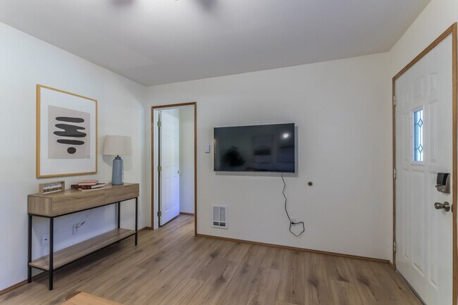 Building Photo - 226 Paradise Dr