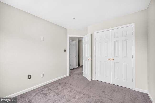 Building Photo - 9743 Quiet Brook Ln