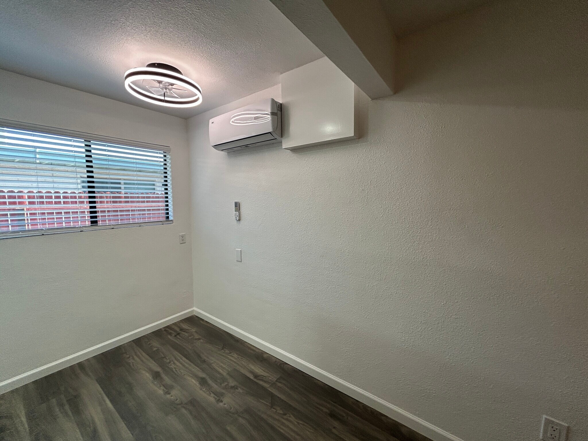 Building Photo - 2122 S Granada Dr