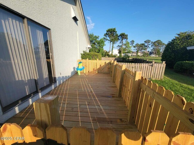 Building Photo - 633 Amberjack Dr