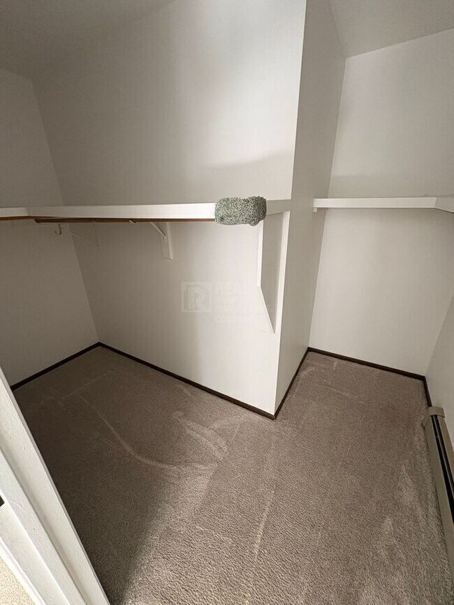 Building Photo - 1706 E 17th St