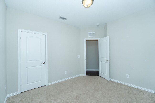 Building Photo - 2813 Barnsley Dr