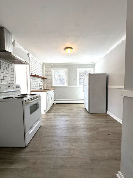 Building Photo - 127 Front St