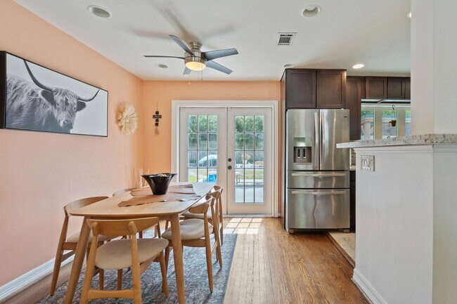 Building Photo - 1119 W 30th St