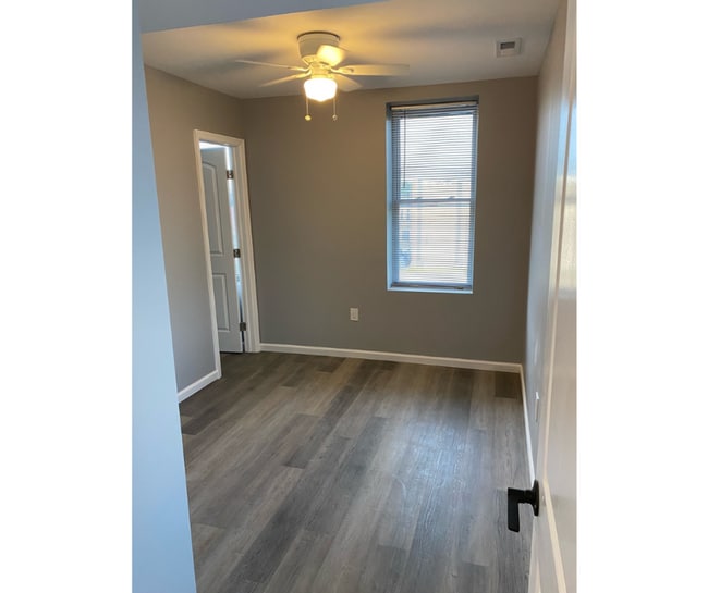 Building Photo - 6 S Franklintown Rd