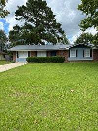 Building Photo - 2211 Shannondoah Dr