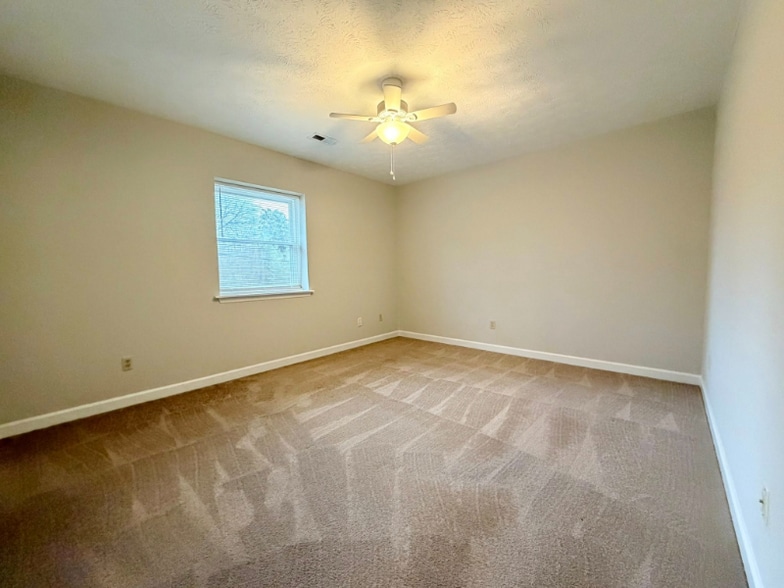 Building Photo - 2728 Kirkwood Dr