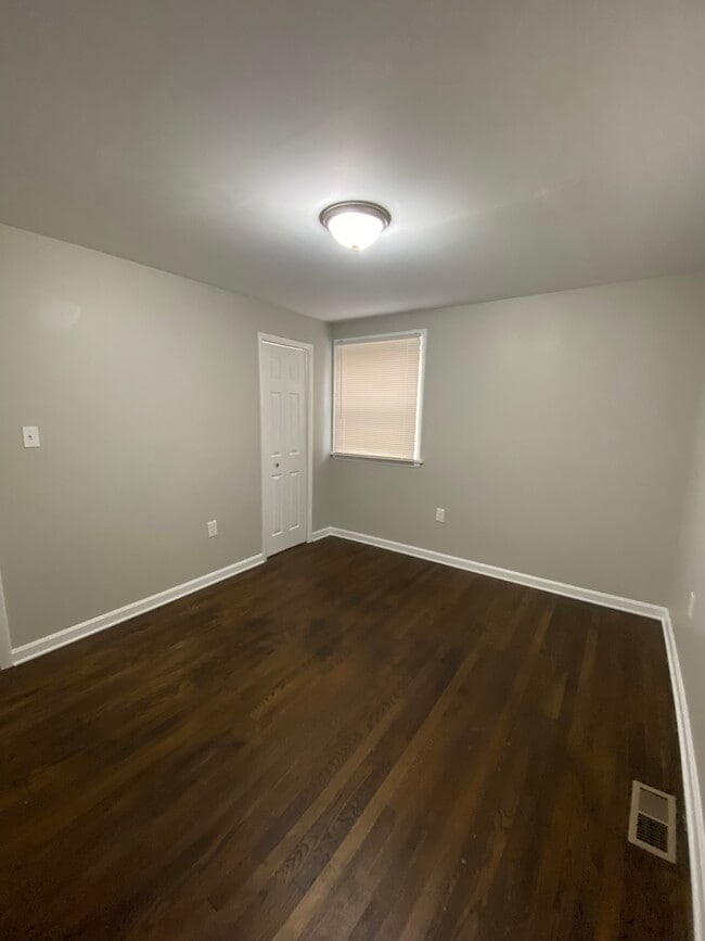 Building Photo - 571 Grayton Rd