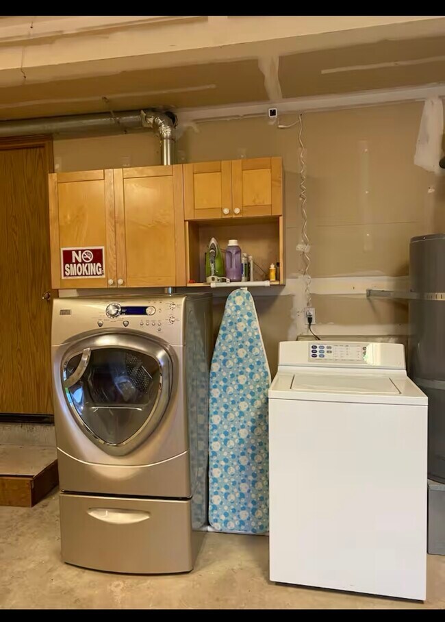 Building Photo - 6904 54th Pl NE