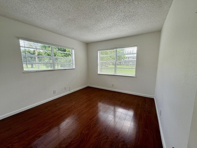 Building Photo - 28 Easthampton B