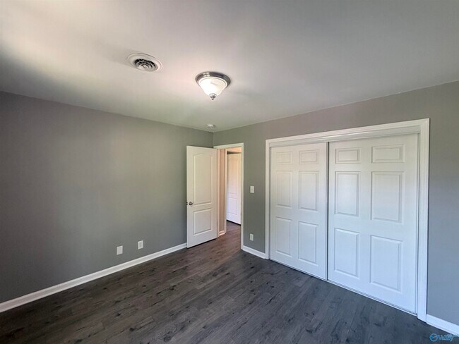 Building Photo - 11114 Hillwood Dr SE