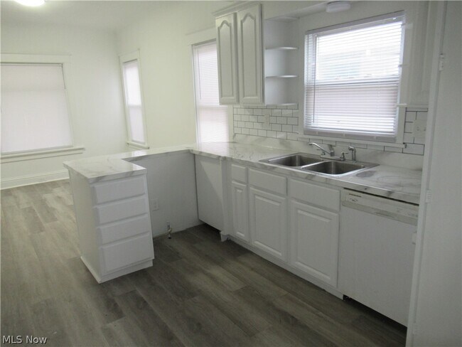 Building Photo - 378 Columbus St