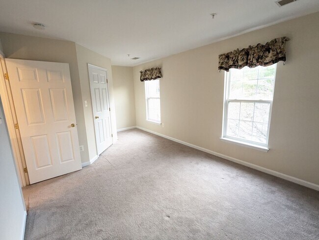 Building Photo - Townhouse in Spring Ridge community *OAKDALE school district* available now!