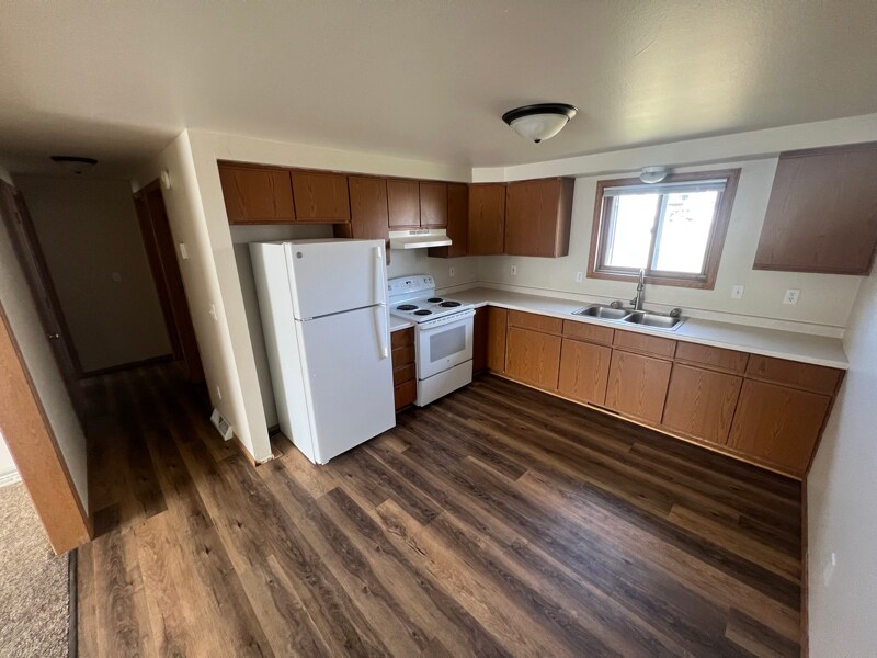 Building Photo - 702 N Steven Ave