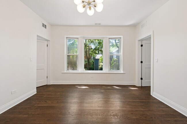 Building Photo - 1340 W Hollywood Ave