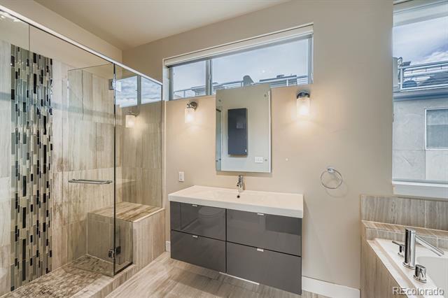 Building Photo - 2915 Umatilla St