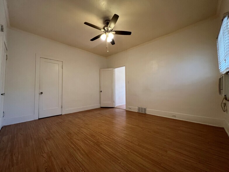 Building Photo - 312 W Lynwood St