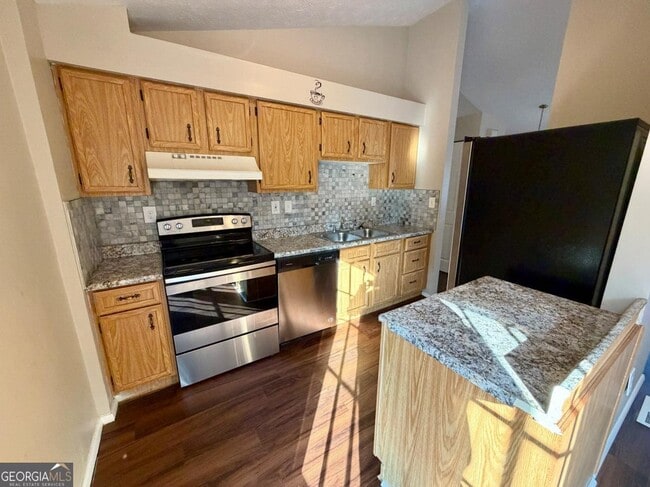 Building Photo - 6091 Raintree Bend