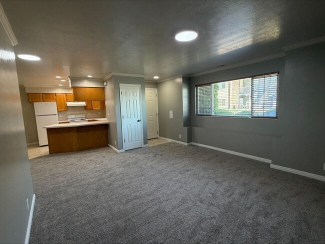 Building Photo - Move In for Less! $1,000 Move-In Credit | 2 Bed 1.5 Bath Condo in Ogden!