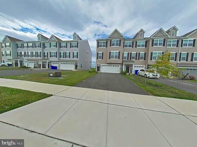 Building Photo - 1445 Carrick Ct