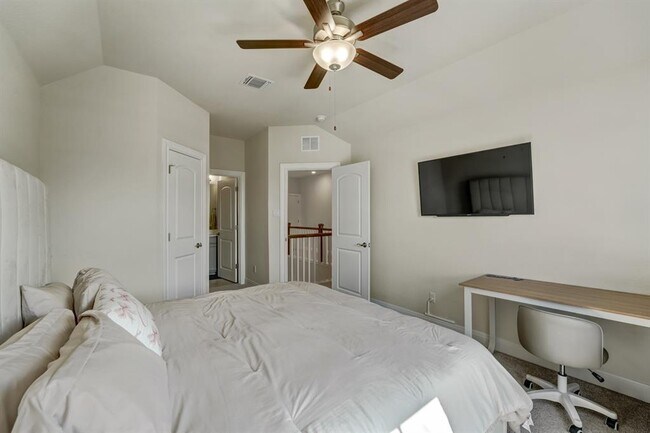 Building Photo - 17012 Pleasanton Cove