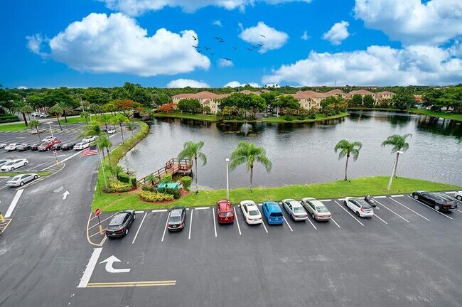Building Photo - 250 Jacaranda Dr