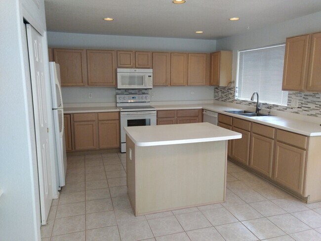 Primary Photo - 3213 E Rosemonte Dr
