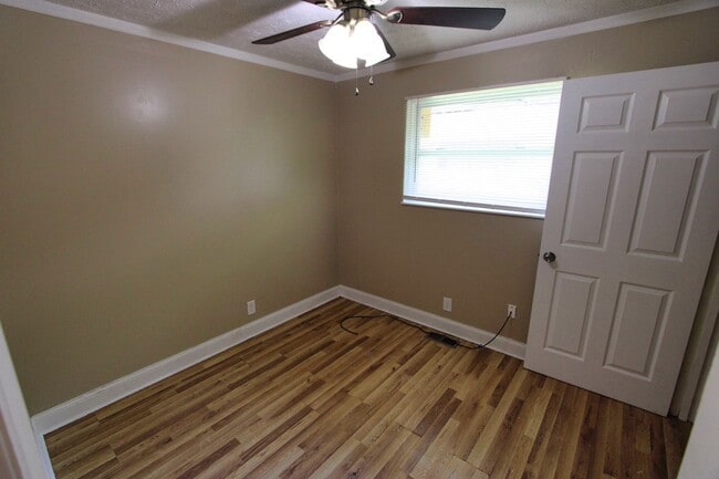 Building Photo - Charming 3 Bed 1 Bath Ranch
