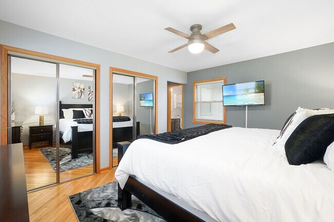 Building Photo - 242 Banbury Ave