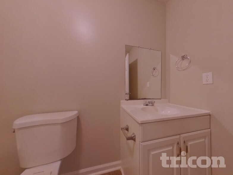 Building Photo - 1619 Spring Hill Ct