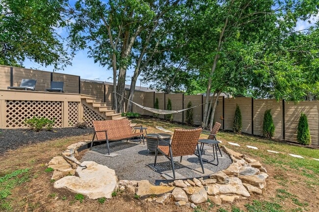 Building Photo - 3804 Lookout Dr