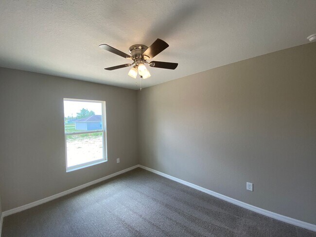 Building Photo - Desirable SE Ocala Neighborhood 3/2/2 *WON...
