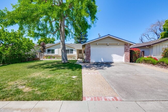 Primary Photo - Charming Updated 4 Bedroom Home in Santa C...
