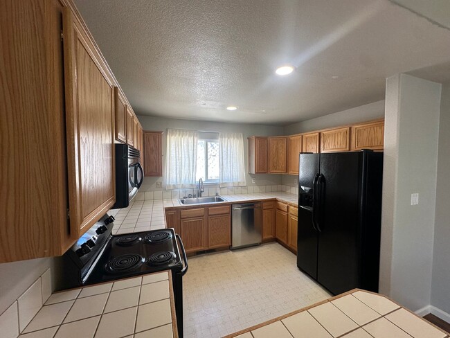 Building Photo - 3 bedroom, 2 bath home in Sparks! Must see!!!