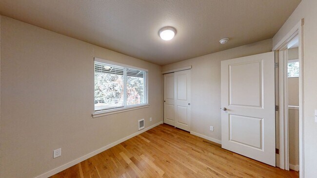 Building Photo - 1722 C Pl SE