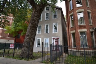 Building Photo - 1427 N Wicker Park Ave