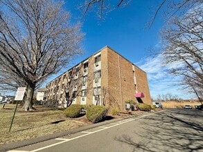 Building Photo - 1168 Main St