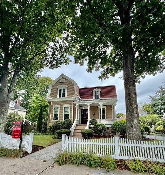 Building Photo - 599 Washington St
