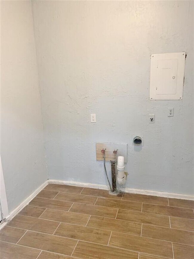 Building Photo - 4207 SE Camden Way