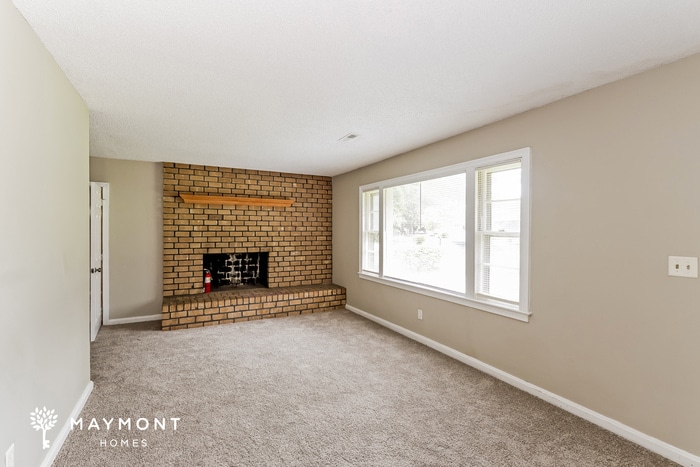 Building Photo - 7031 N Kenwood Dr