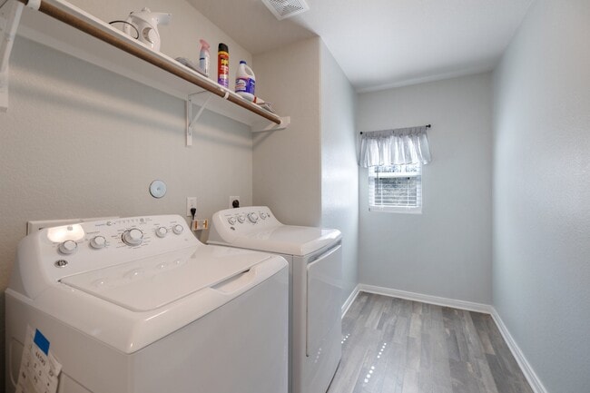 Building Photo - 196 Goldenrod