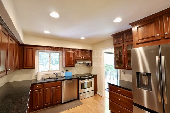 Building Photo - 8402 Kalb Rd