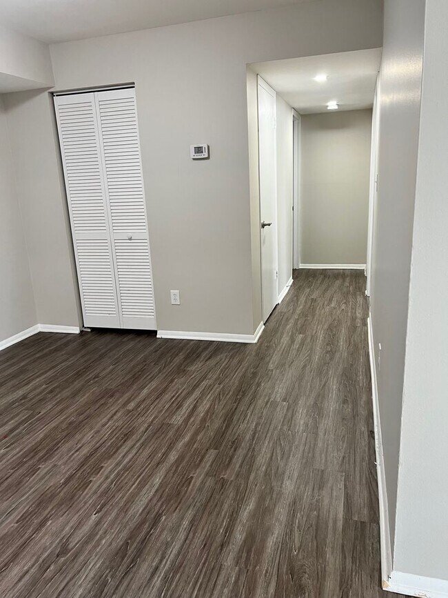 Building Photo - Charming Two-Bedroom Two Bathroom Apartment in Prime Chesterton Location!